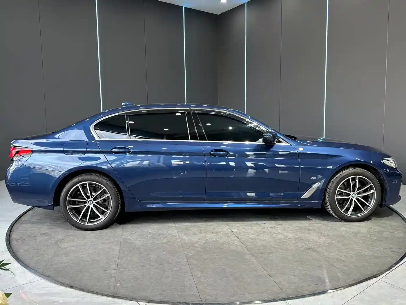 BMW 5 Series 2021 525Li M Sport Package фото 5