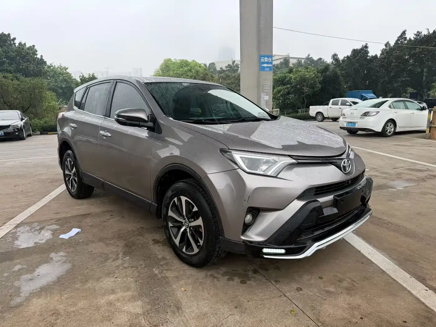 Toyota RAV4 Rongfang 2016 2.0L CVT 2WD Trend (China V) фото 3