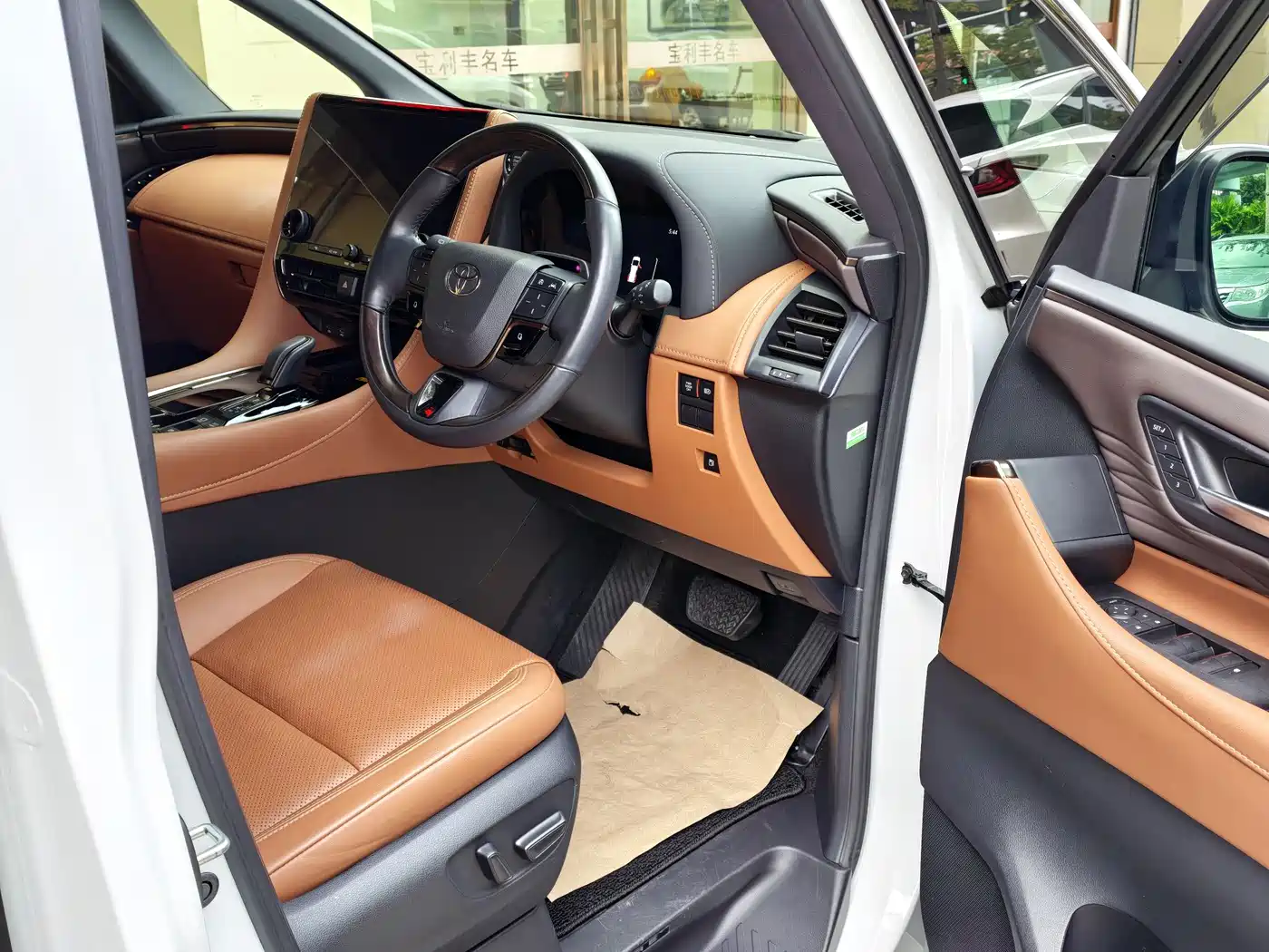 Toyota Vellfire 2025 Crown Hybrid 2.5L Ink Gold Executive Edition фото 10