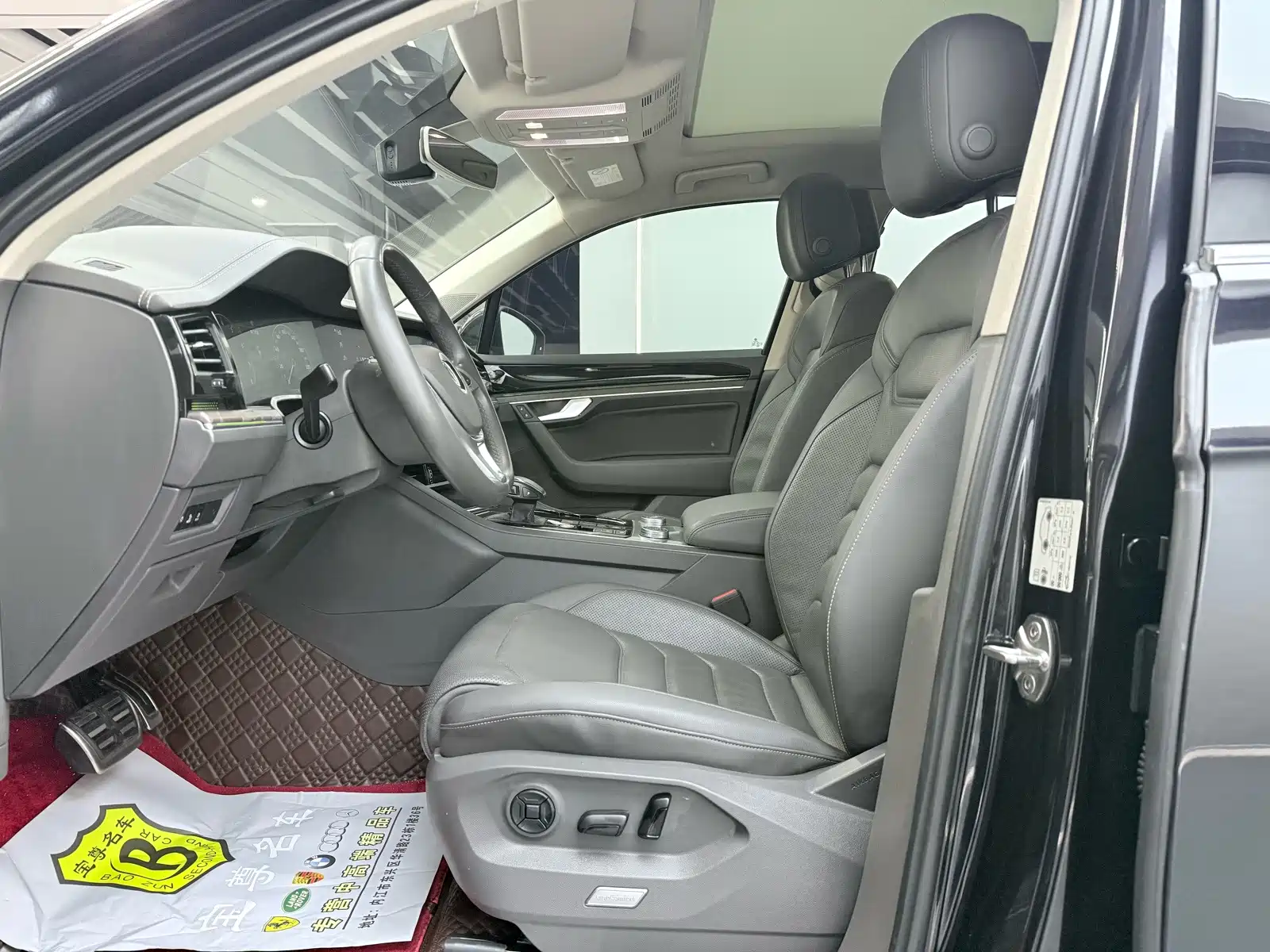 Фото 7 - Volkswagen Touareg