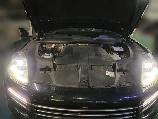 Porsche Cayenne New Energy 2021 Cayenne E-Hybrid 2.0T — фото 3