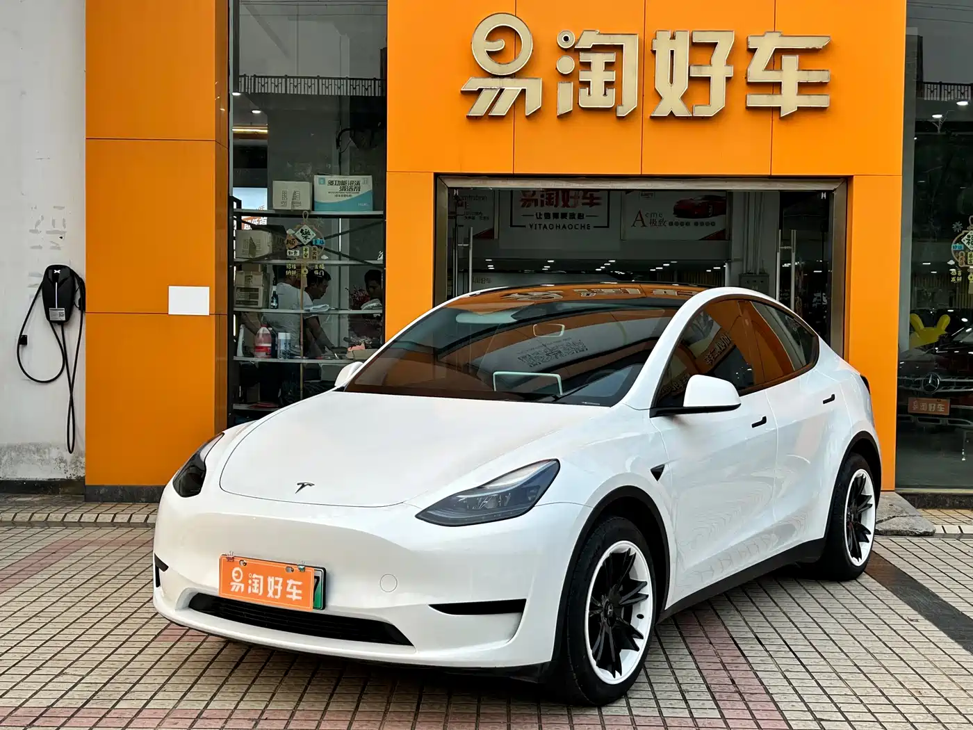 TESLA MODEL Y