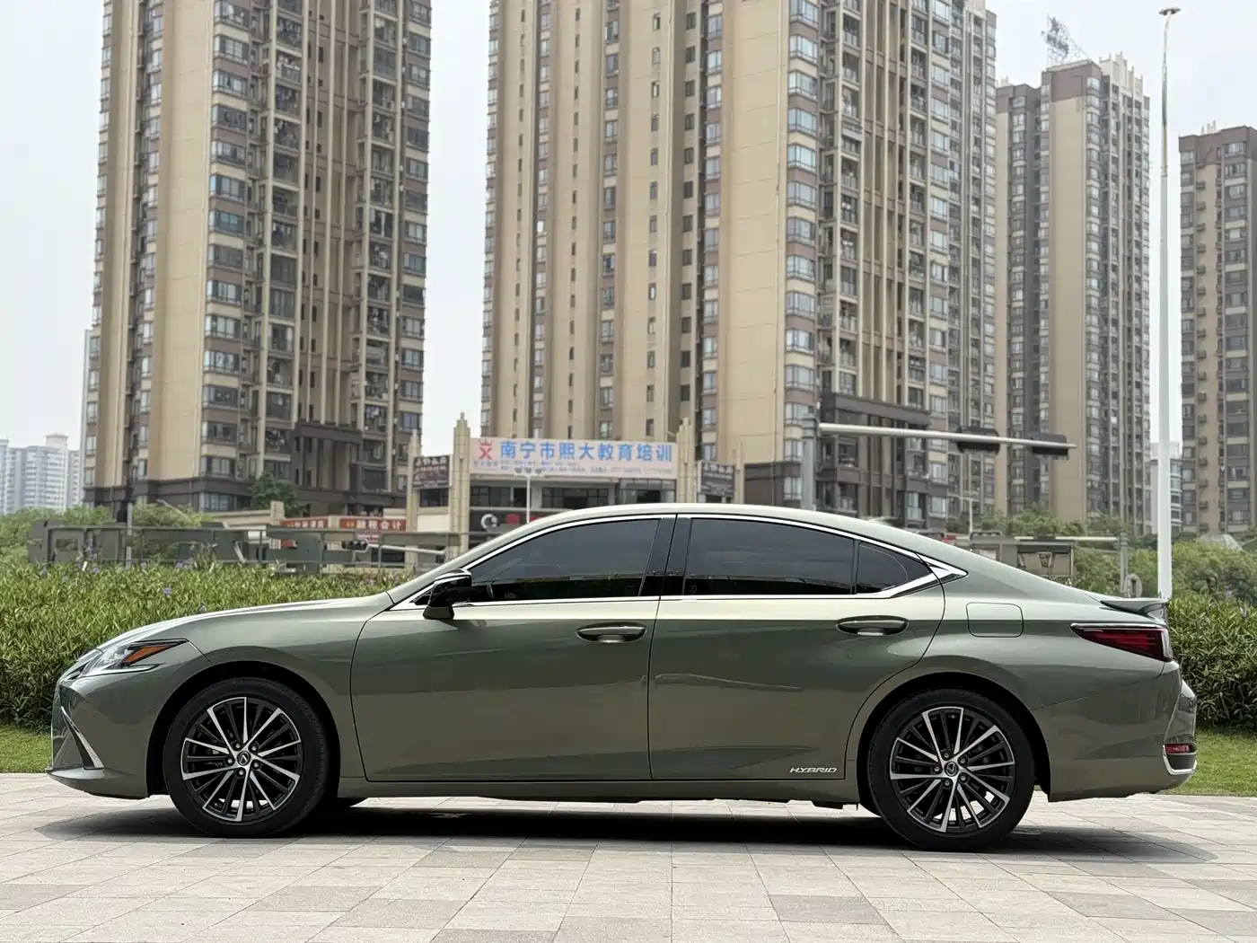 Lexus ES 2021 300h Luxury Edition фото 3