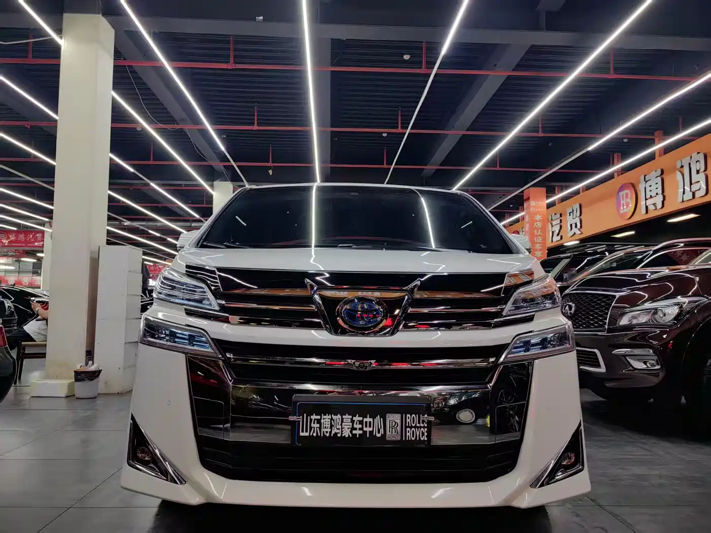Toyota Vellfire 2019 Hybrid 2.5L HV Premium Edition фото 2
