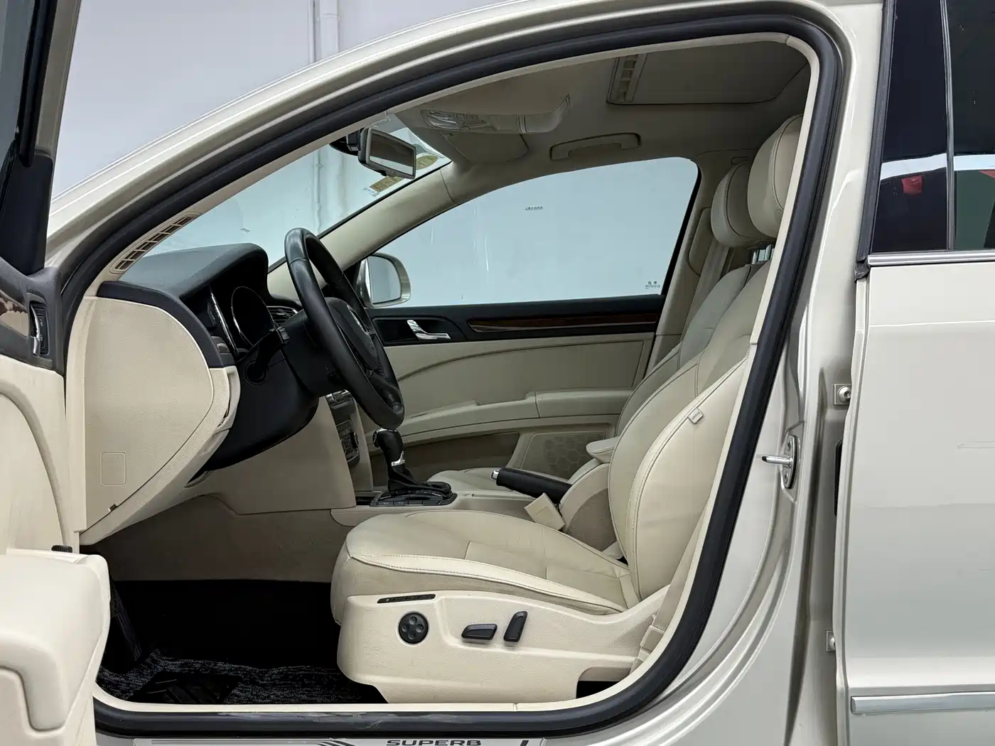 Škoda Superb 2013 1.8TSI Automatic Elegance Edition фото 4