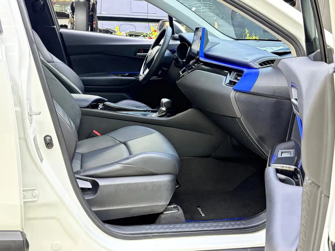 Фото 15 - Toyota C-HR