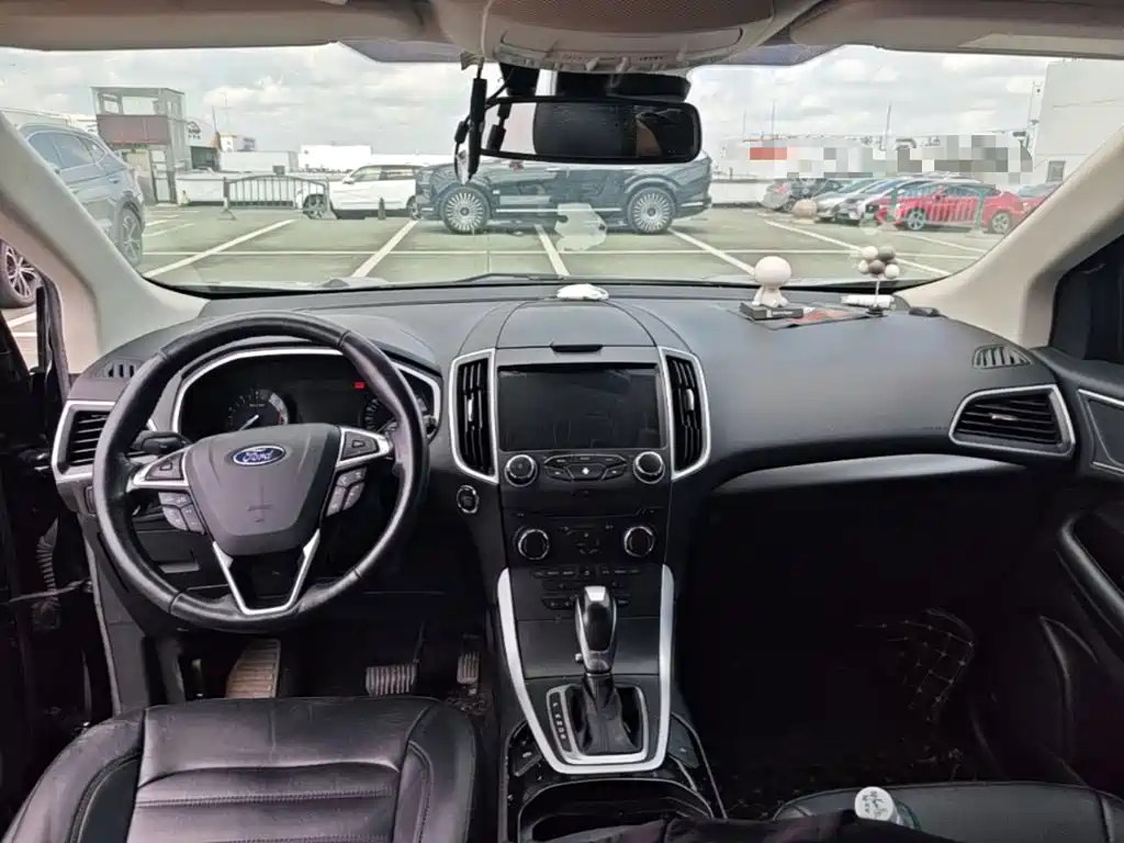 Фото 10 - Ford Edge