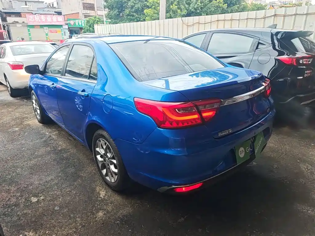 Фото 5 - Geely Vision