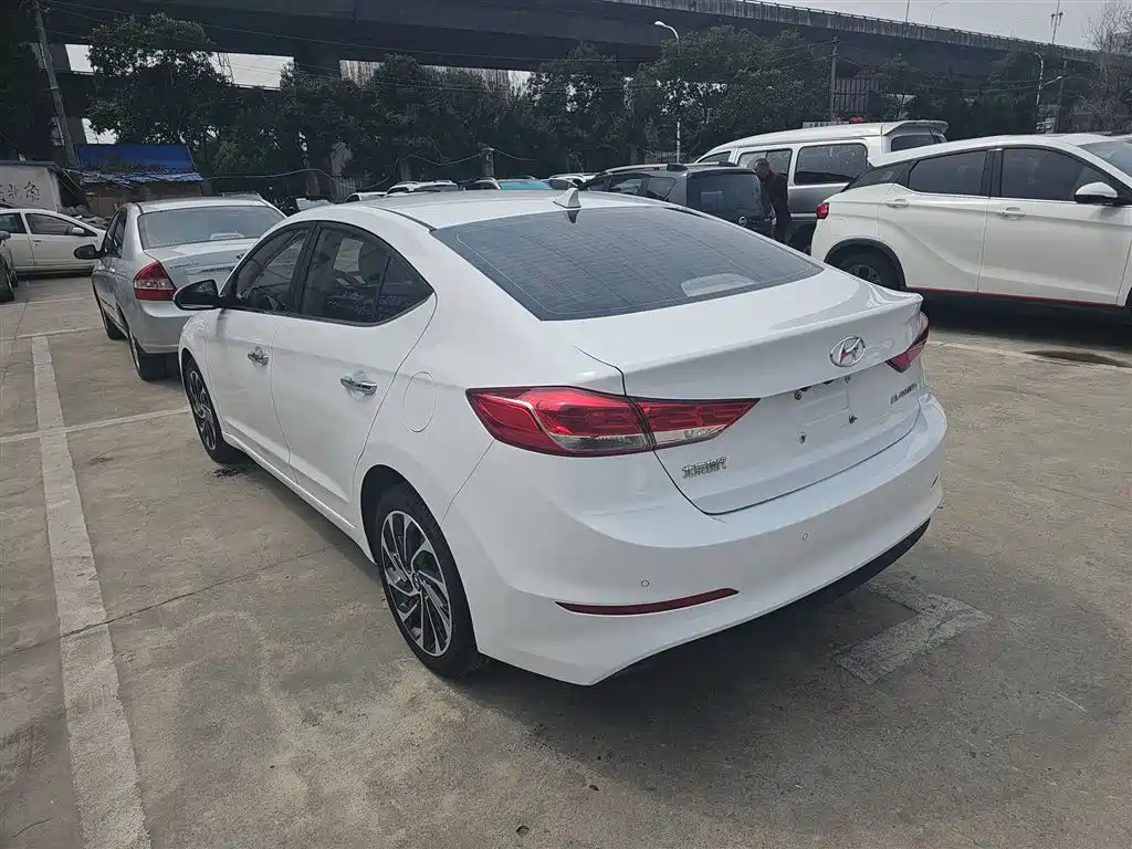 Hyundai Elantra 2019 1.5L CVT Smart Elite фото 5