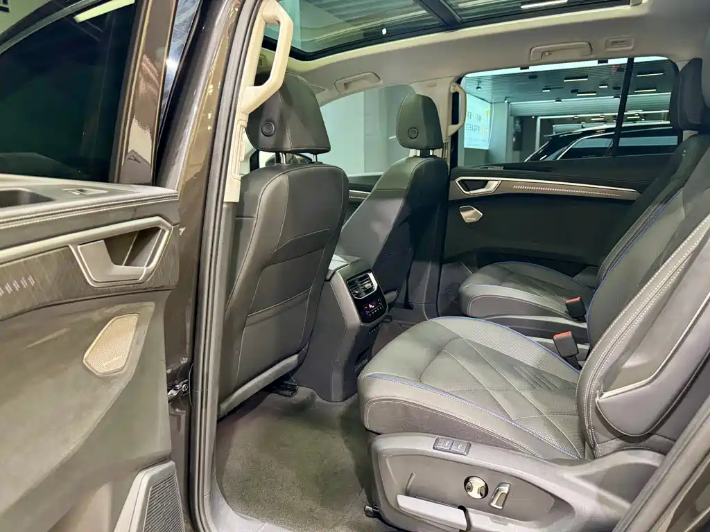 Volkswagen Talagon 2026 2025 450TSI R-Line 6-Seater