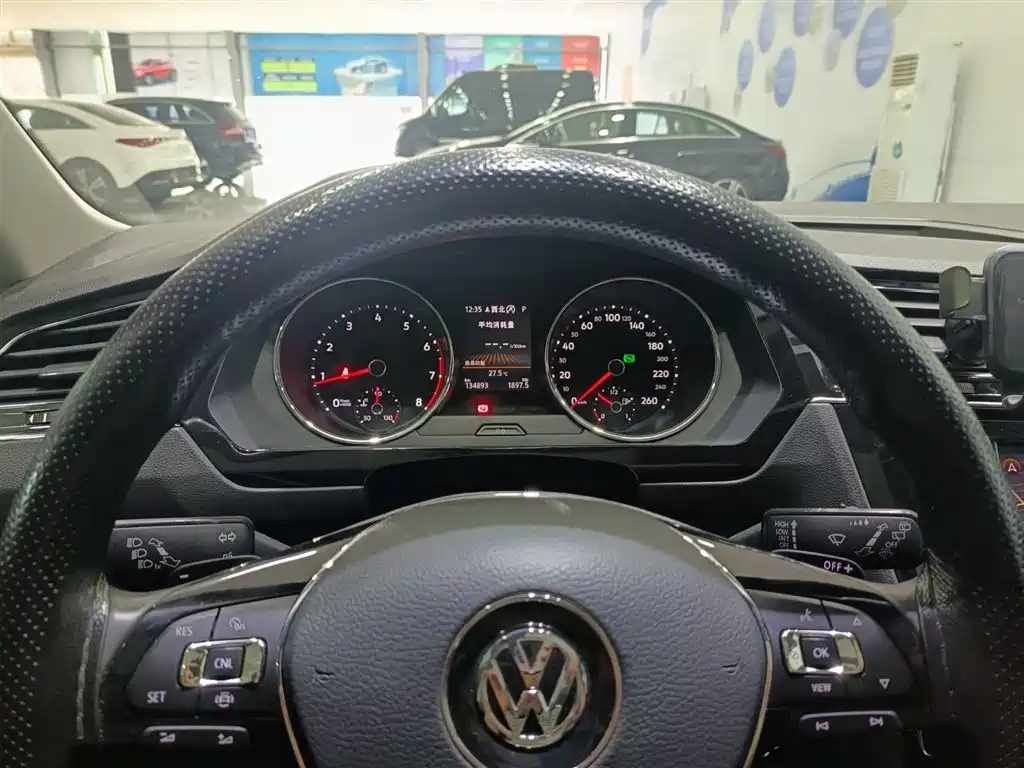 Фото 4 - Volkswagen Tiguan L