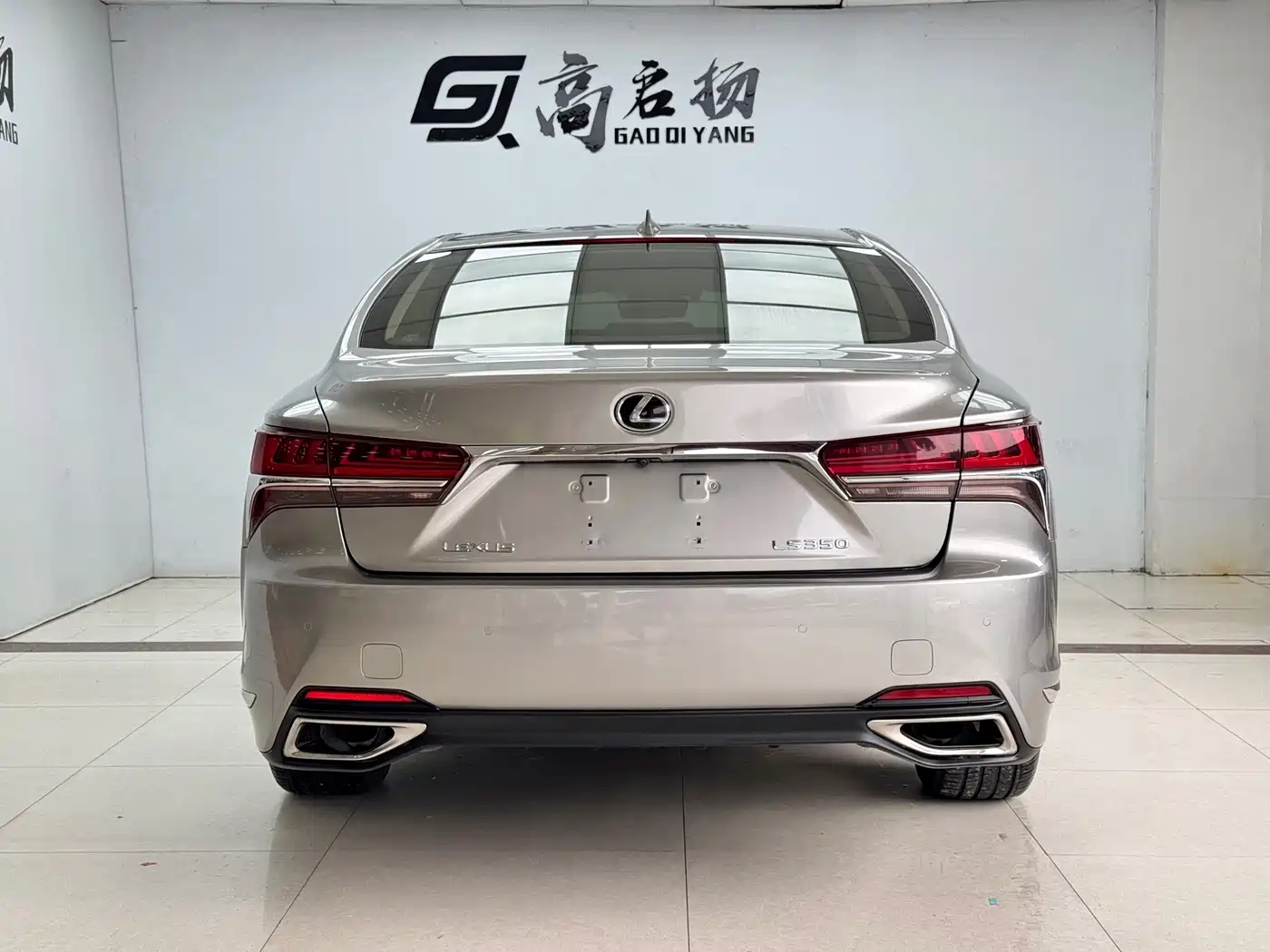 Photo 25 - Lexus LS