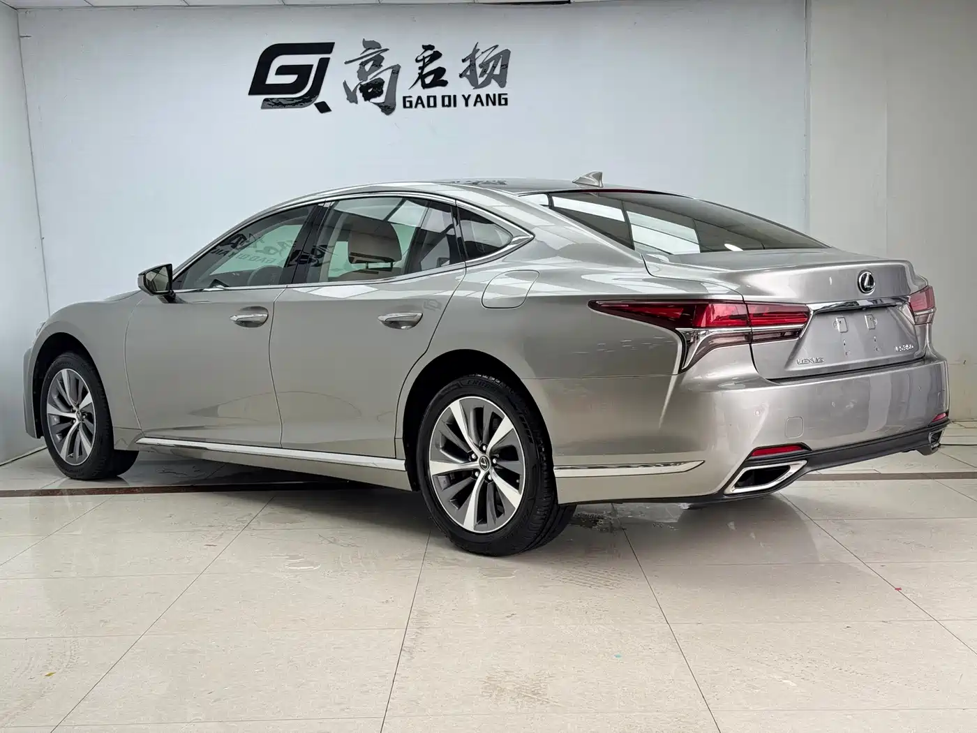 Photo 26 - Lexus LS
