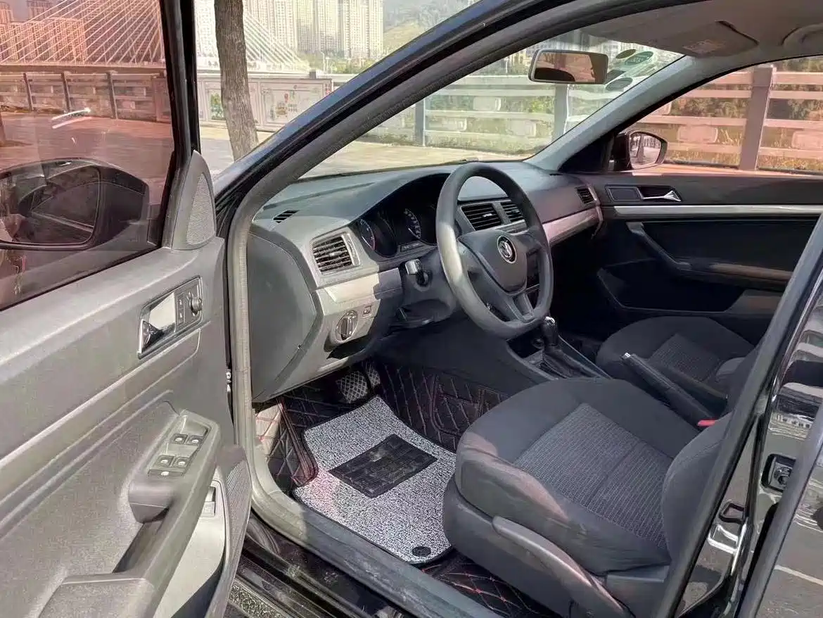 Volkswagen Lavida 2015 1.6L Automatic Trend Edition фото 8