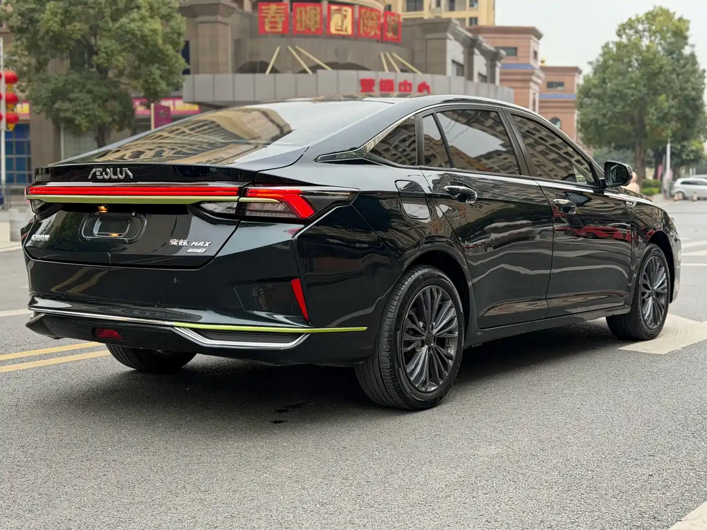 DONGFENG YI HYUN MAX