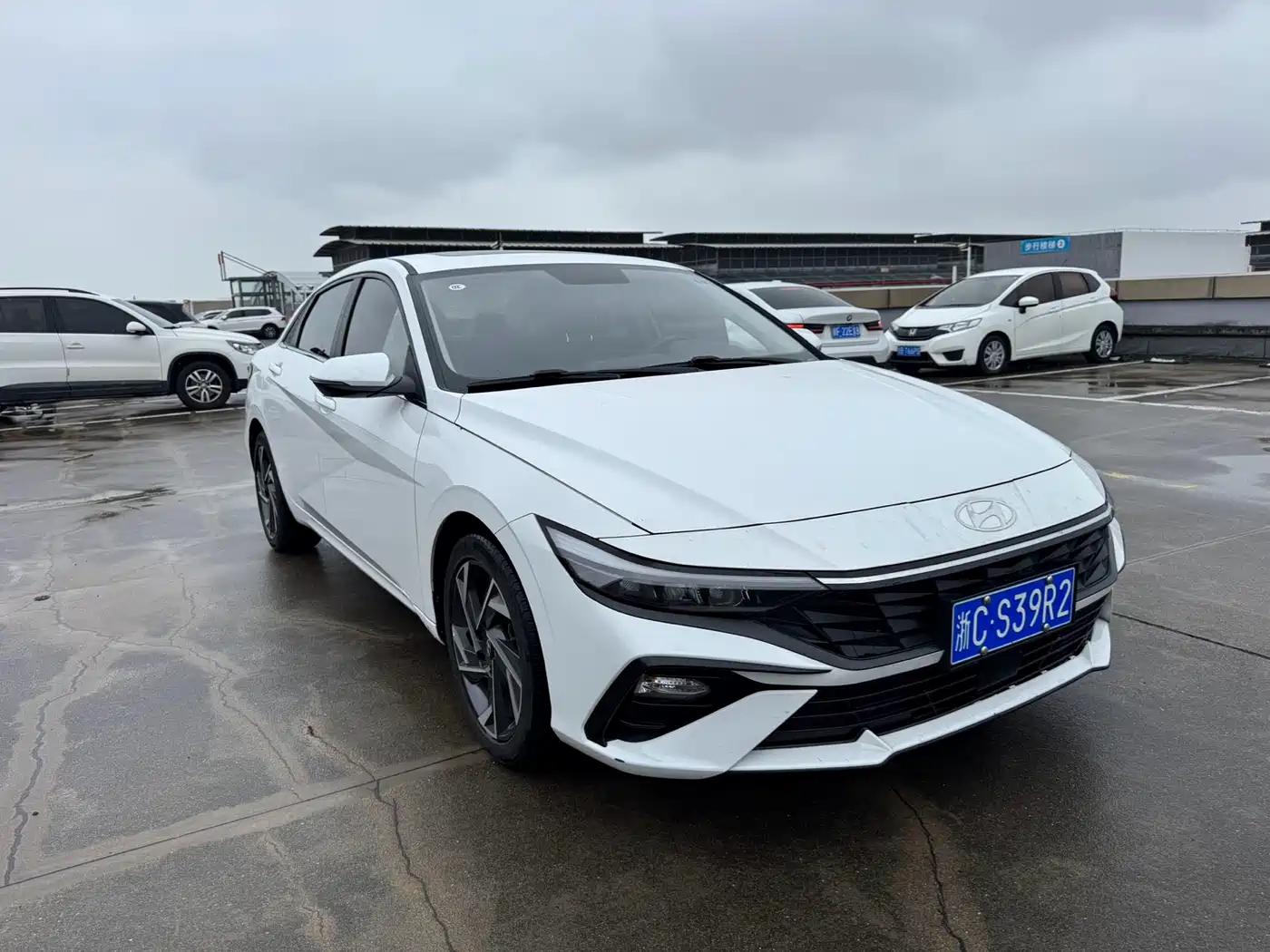 Hyundai Elantra 2023 1.5L CVT GLX Elite Edition фото 3