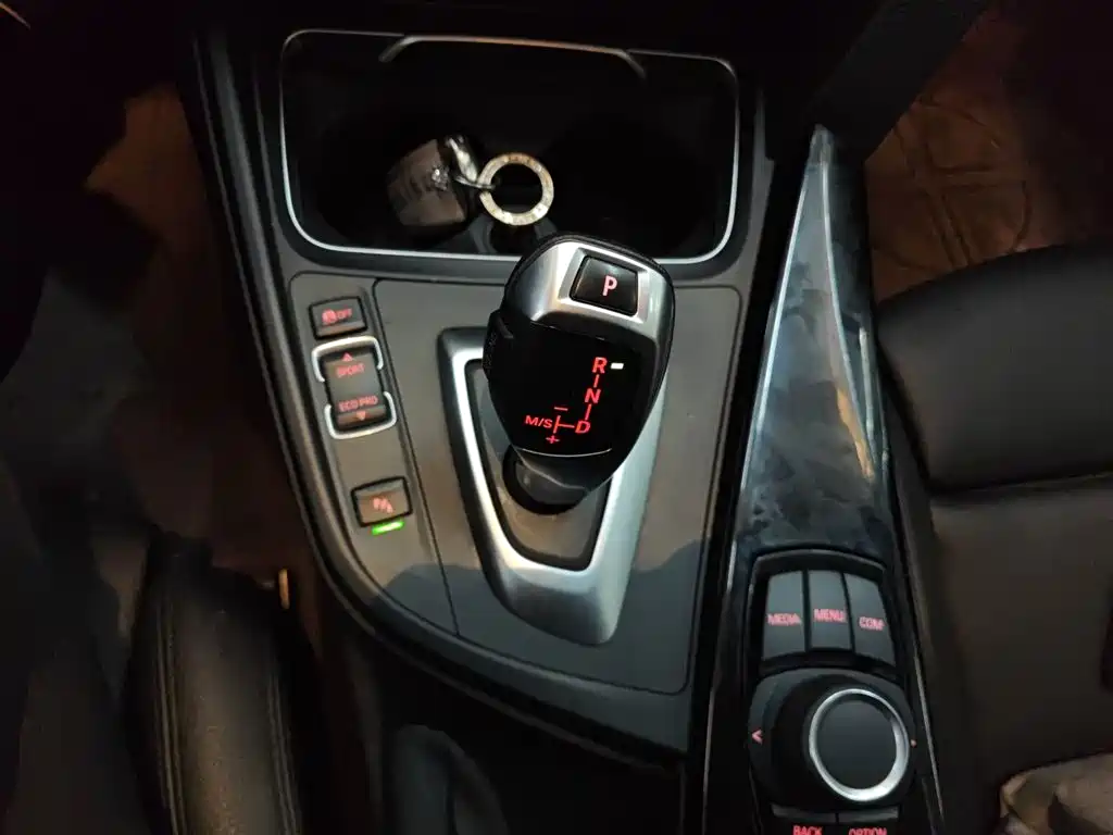 BMW 3 Series GT 2018 320i Fashion фото 14