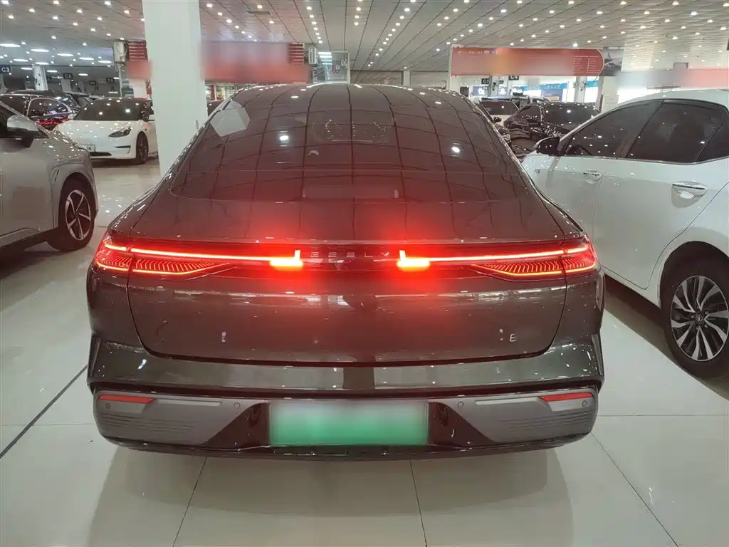 Geely Galaxy Galaxy Xingyao 8 2025 130km EM-i Premium Edition фото 4