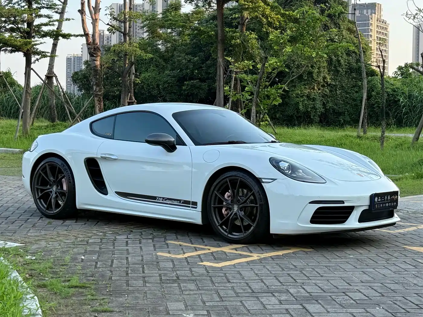 Porsche 718 2019 Cayman T 2.0T фото 3