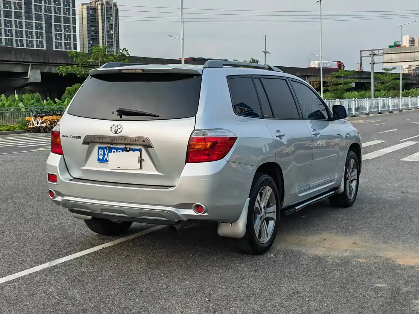 Toyota Highlander 2011 2.7L 2WD 7-seat Luxury фото 7