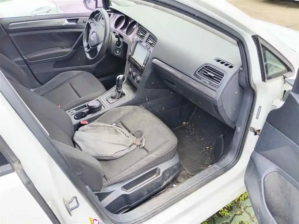 Photo 13 - Volkswagen Golf