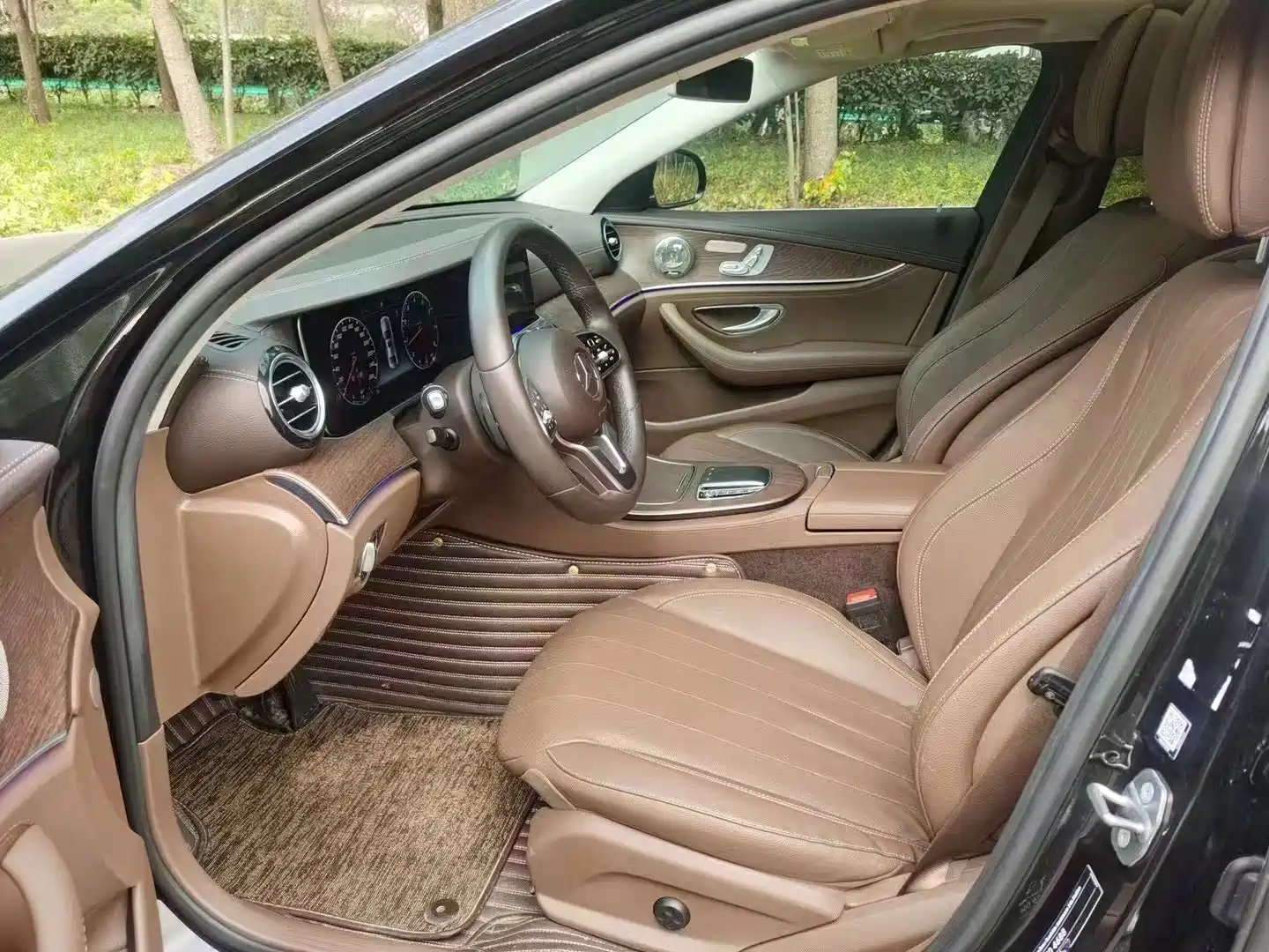 Photo 4 - Mercedes-Benz E-Class