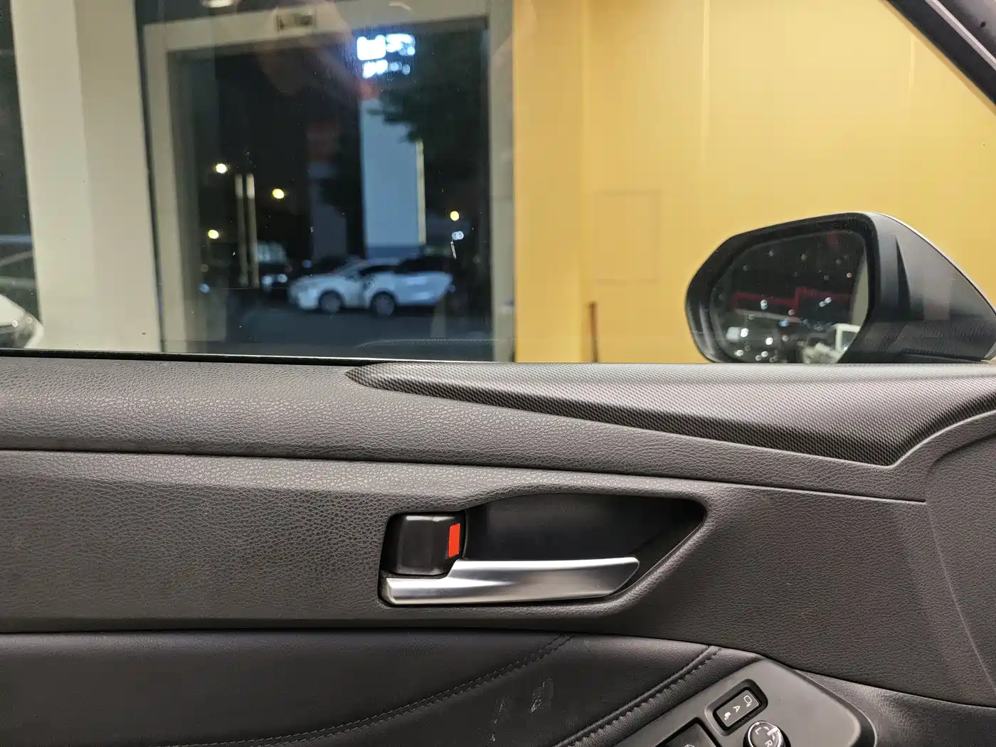 Toyota Avalon 2019 Hybrid 2.5L Luxury Edition China V фото 8