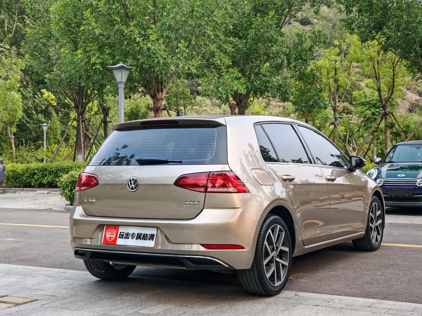 Photo 4 - Volkswagen Golf