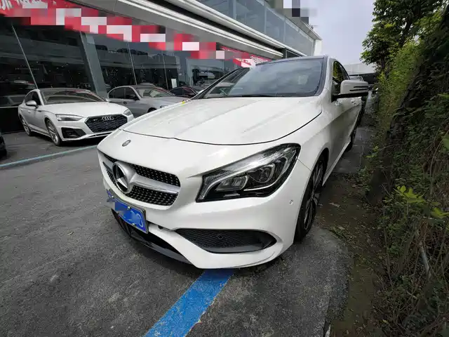 MERCEDES-BENZ CLA