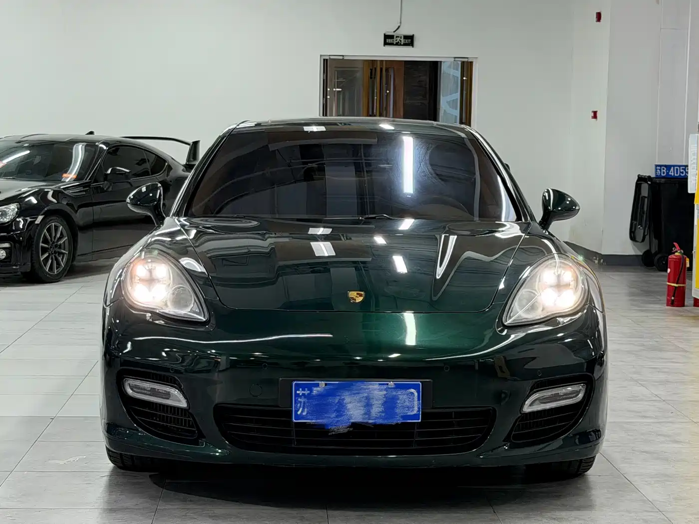 Фото 2 - Porsche Panamera