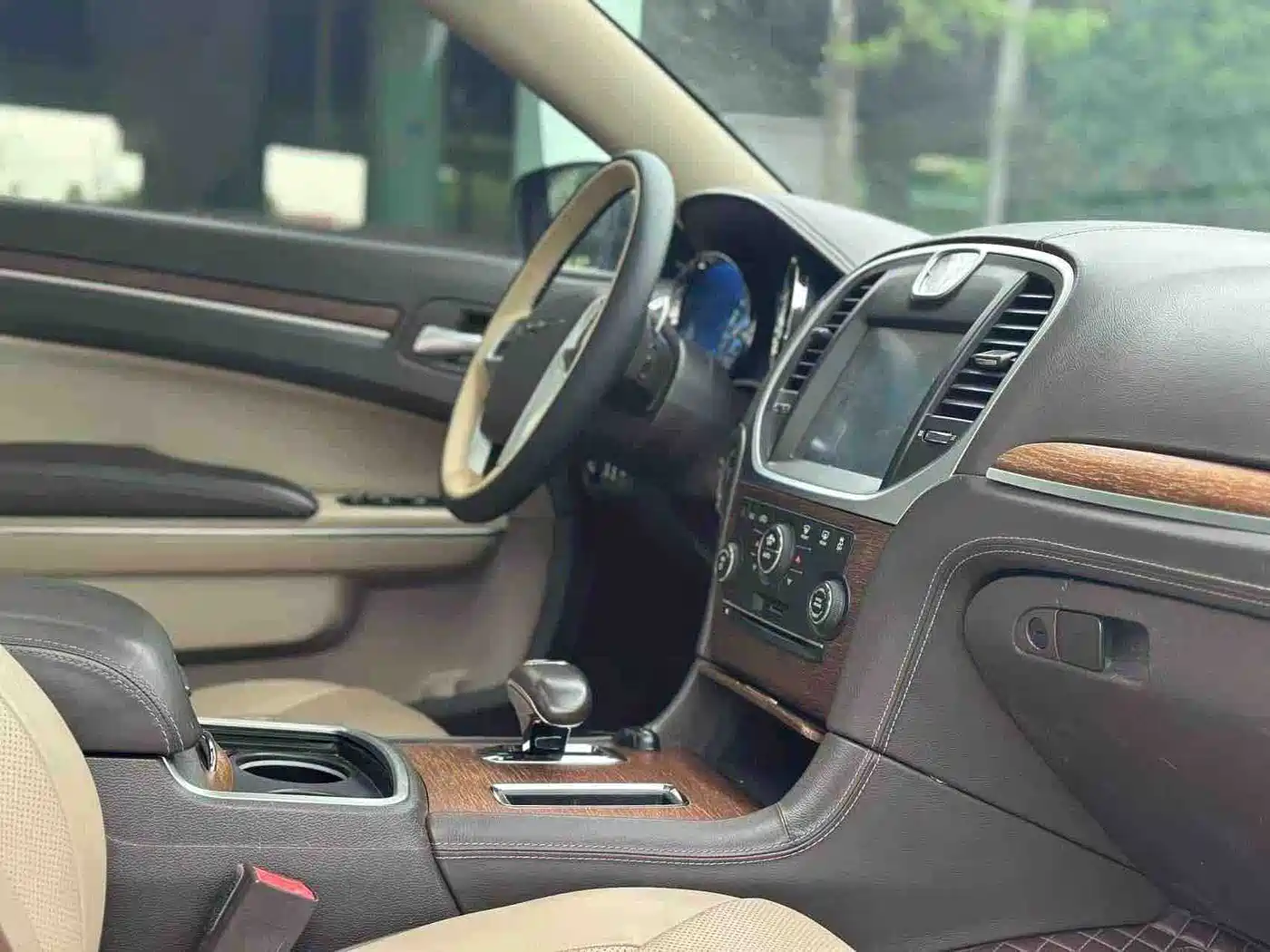 Photo 6 - Chrysler 300C (Import)