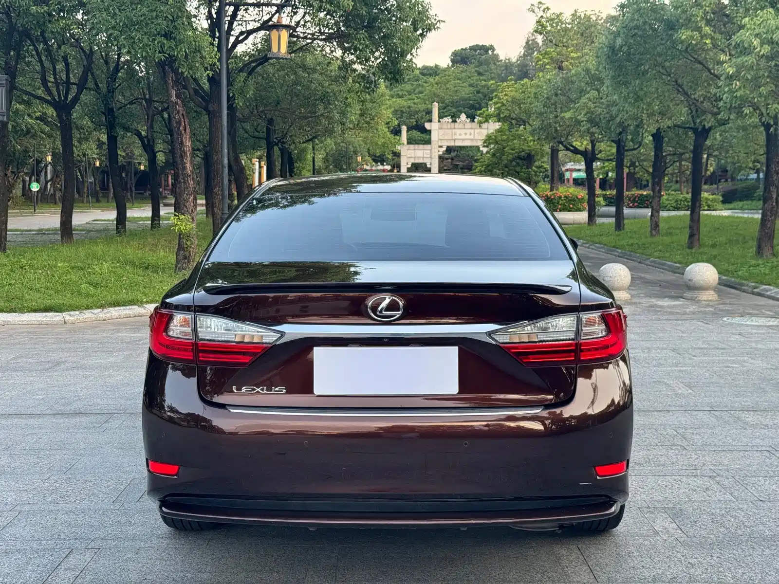 Фото 11 - Lexus ES