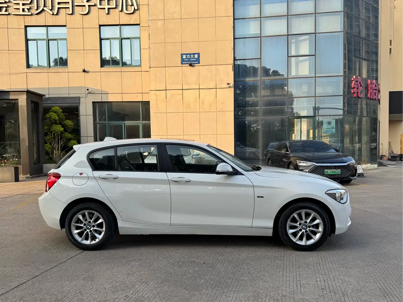 BMW 1 Series (Import) 2013 Facelift 116i Urban Model фото 7