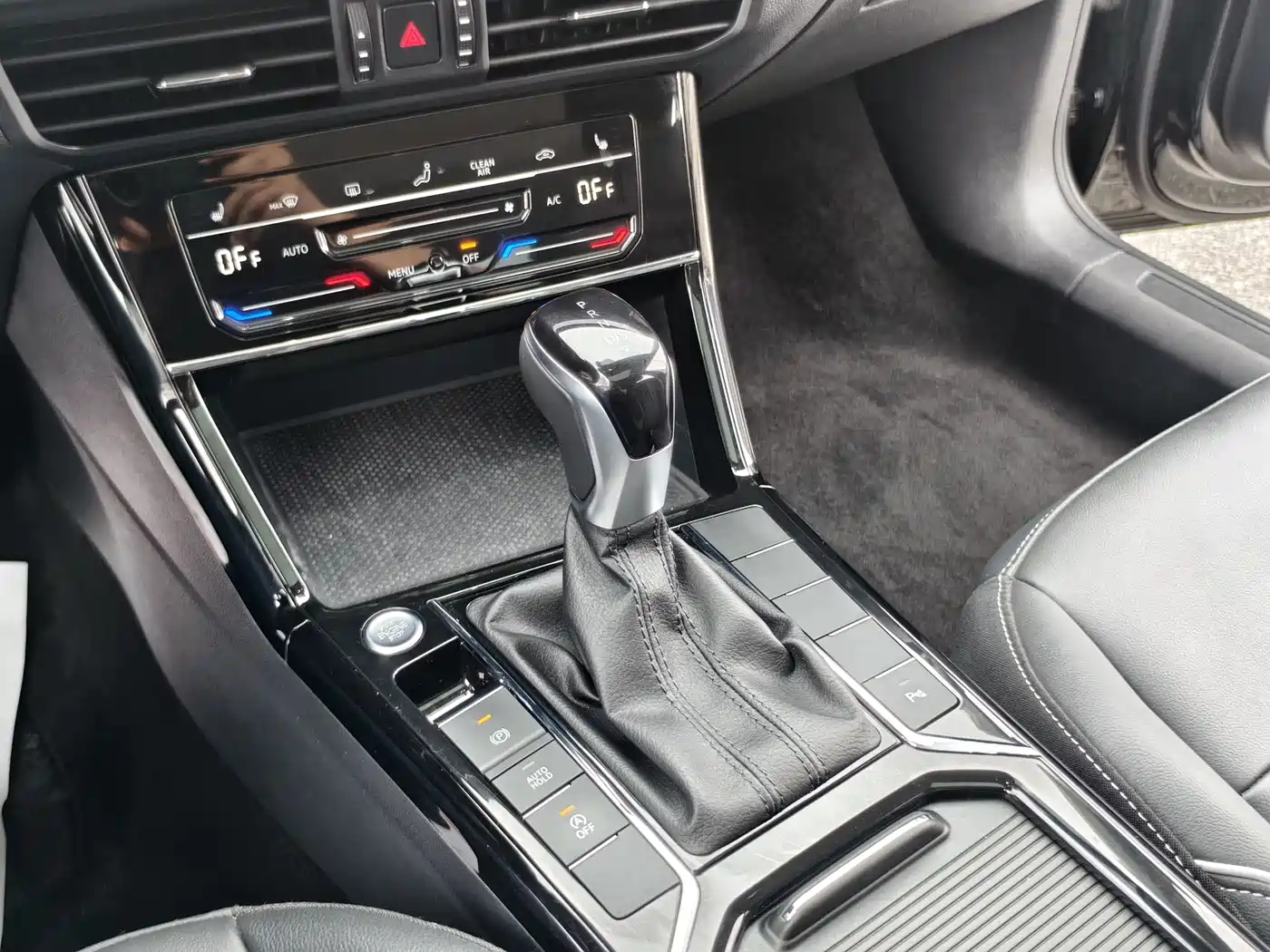 Volkswagen Passat 2023 280TSI Elite Edition фото 11