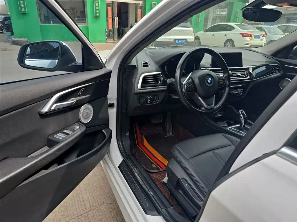 BMW 1 Series 2021 120i M Sport фото 16