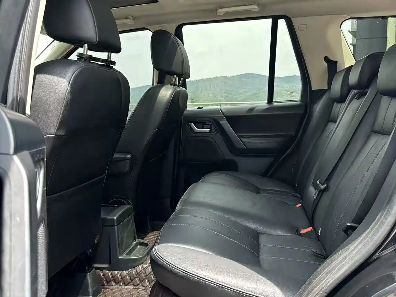 Land Rover Freelander 2 2015 2.2T SD4 XS Collector's Edition фото 9