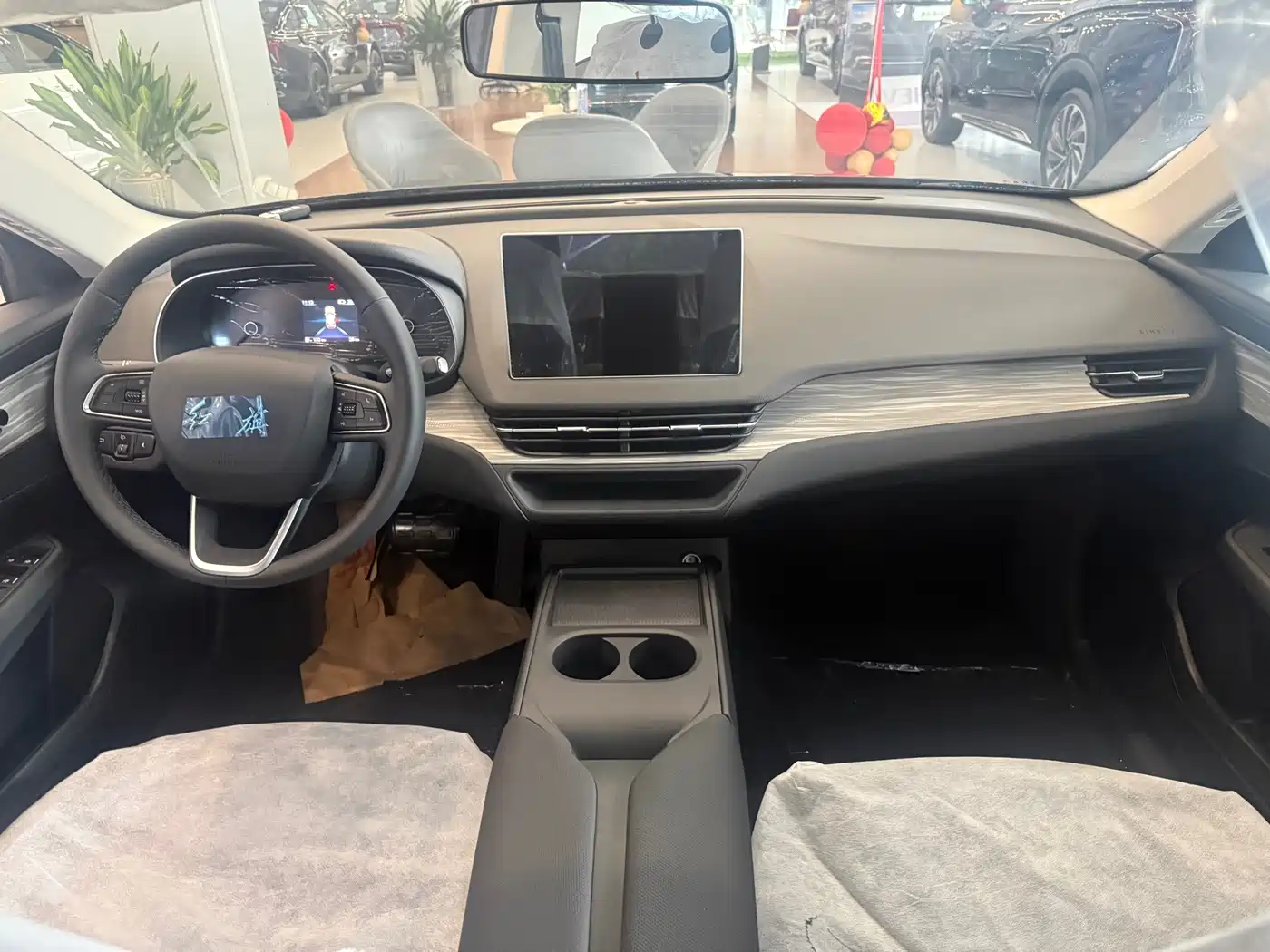 Hongqi E-QM5 2026 2025 Model 500km Travel Edition