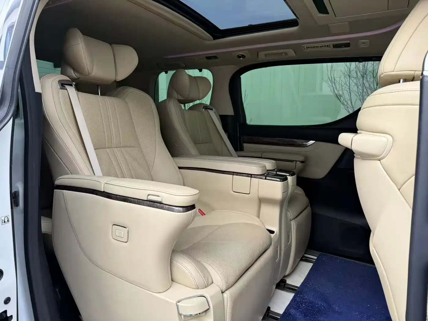 Toyota Vellfire 2021 Crown Hybrid 2.5L HV Premium Edition фото 7