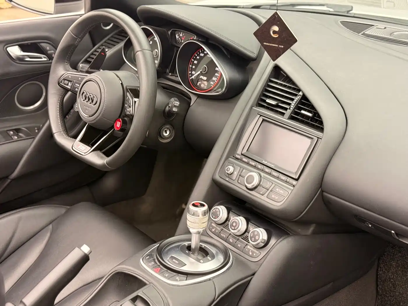 Audi R8 2011 Spyder 5.2 FSI quattro фото 14