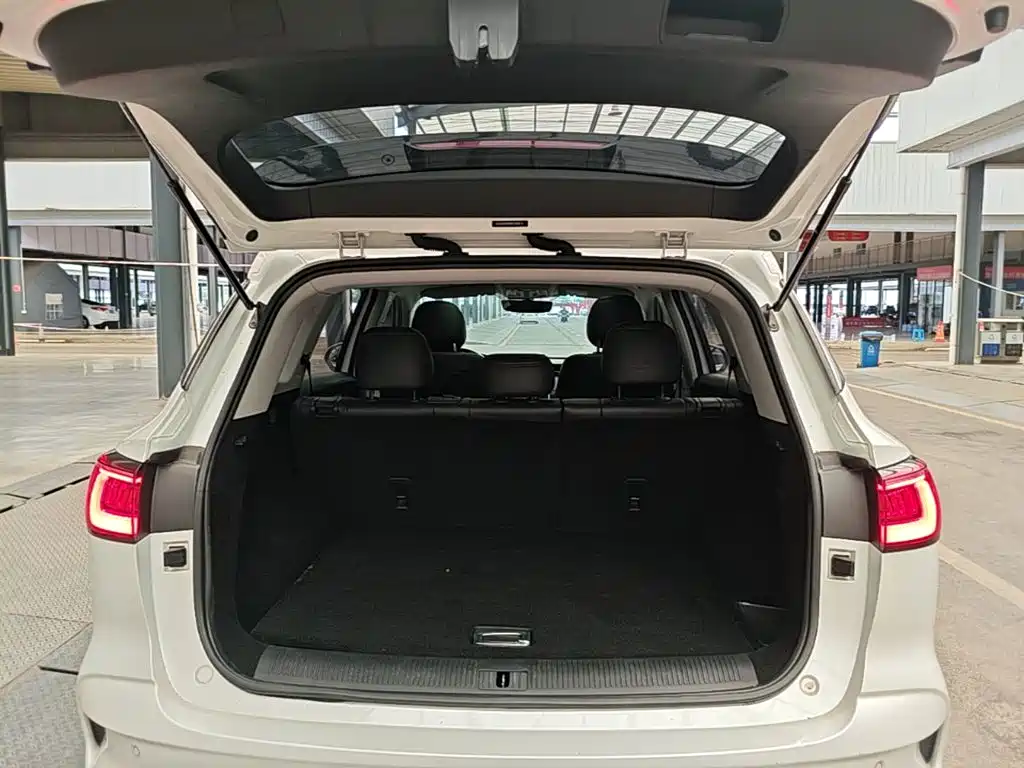 Фото 19 - Roewe RX5 MAX
