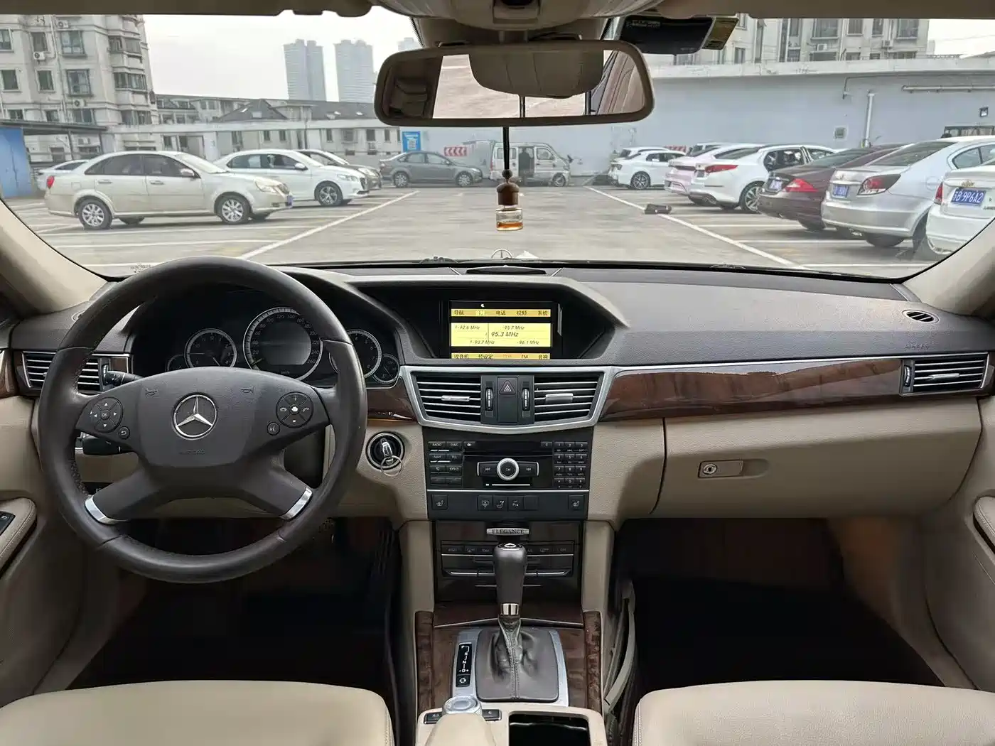 Mercedes-Benz E-Class 2011 E 260 L CGI Fashion фото 5