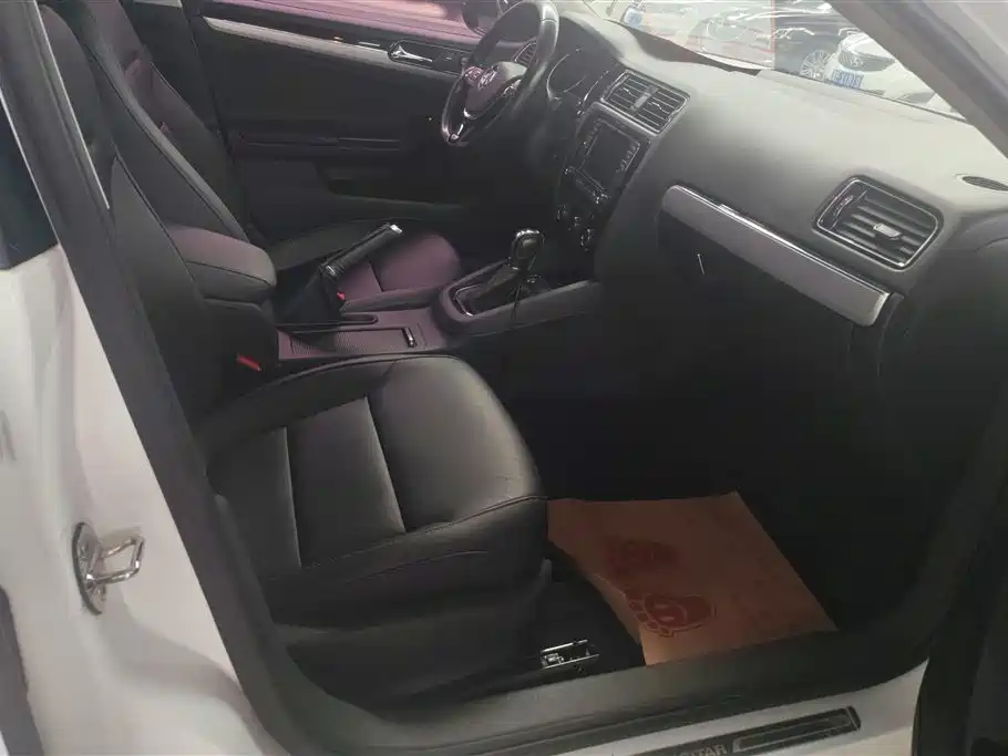 Volkswagen Sagitar 2018 280TSI DSG Spark Edition фото 8