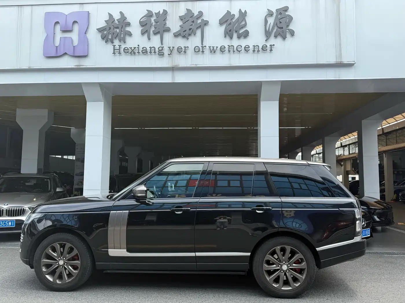 Land Rover Range Rover 2017 3.0 SC V6 Golden Age Edition фото 2