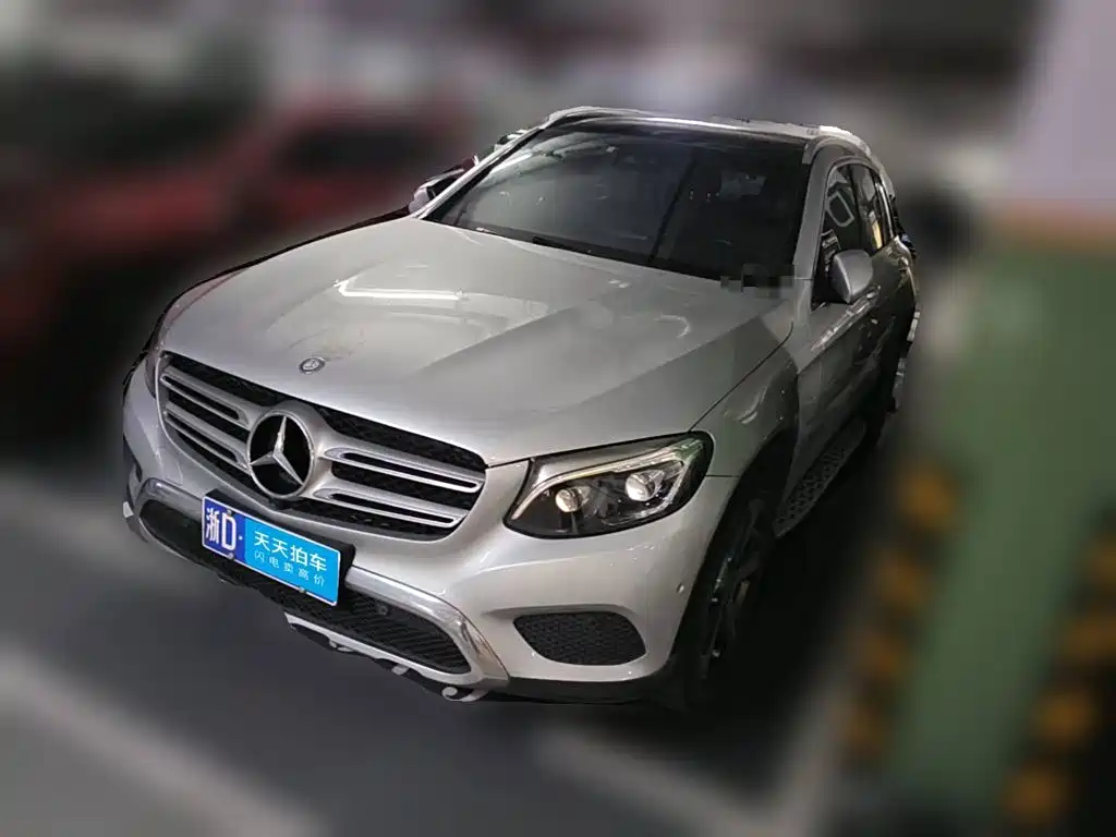 Фото 1 - Mercedes-Benz GLC
