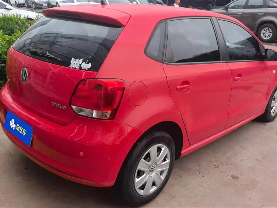 Volkswagen Polo 2011 1.4L Manual Joy Edition фото 3