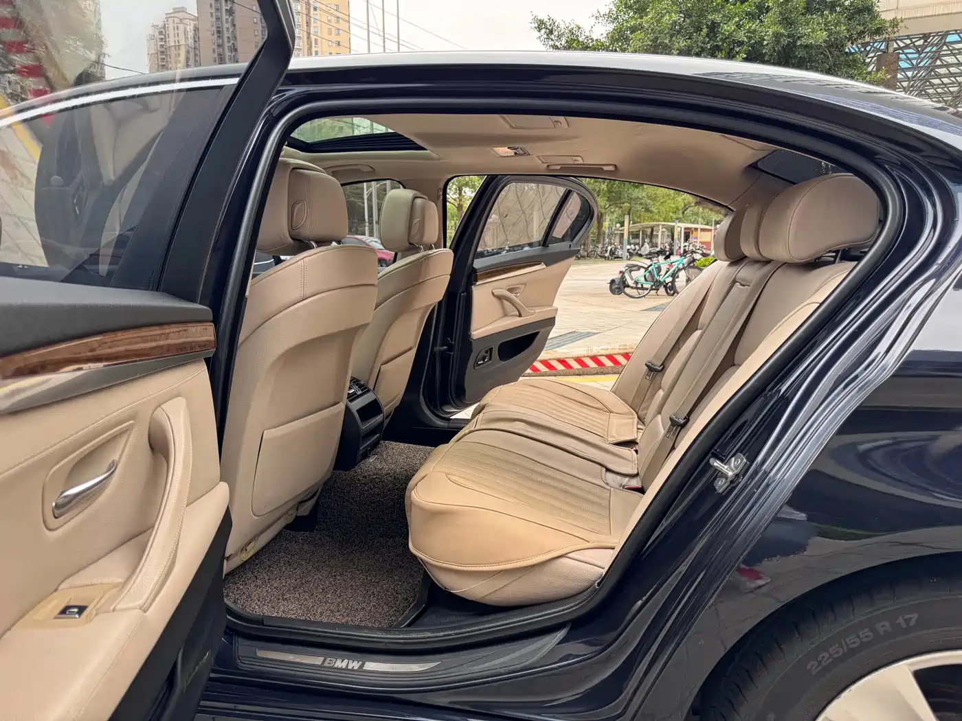 BMW 5 Series 2011 528Li Luxury фото 11
