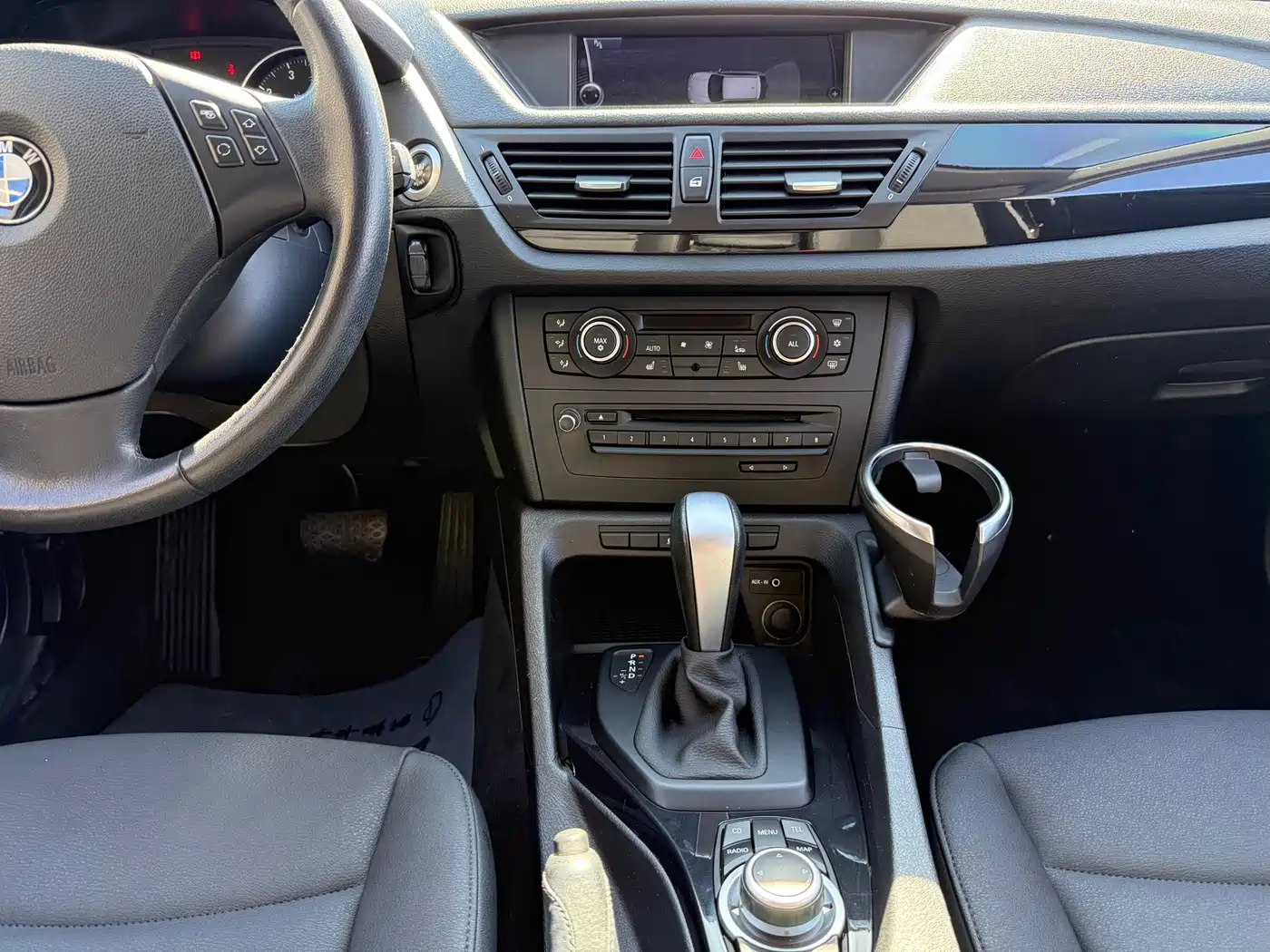BMW X1 2012 sDrive18i Luxury Model фото 14