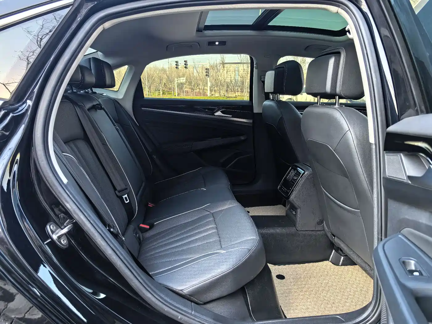 Volkswagen Passat 2024 280TSI Elite Edition фото 21