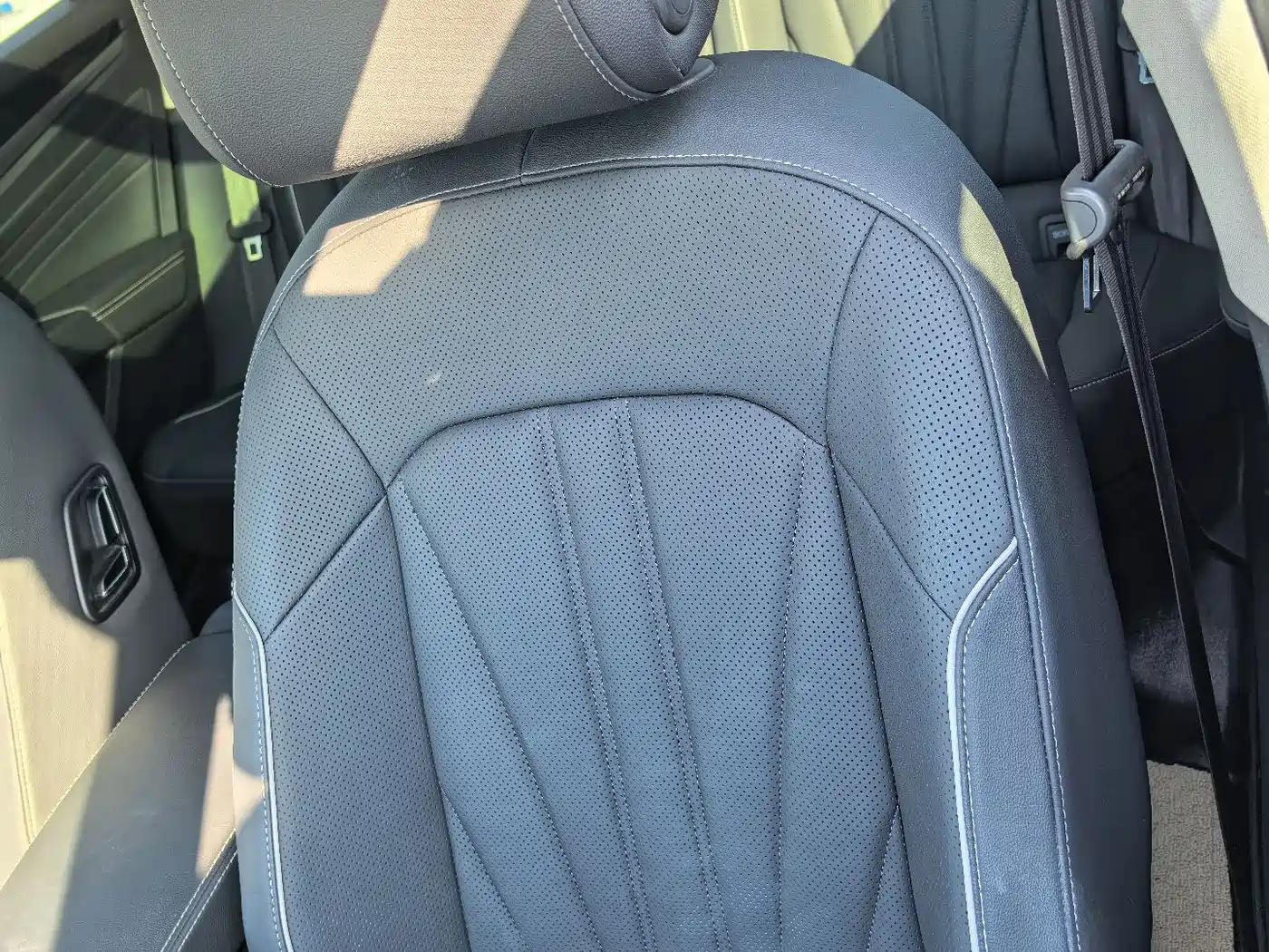 Volkswagen Passat 2024 280TSI Elite Edition фото 26