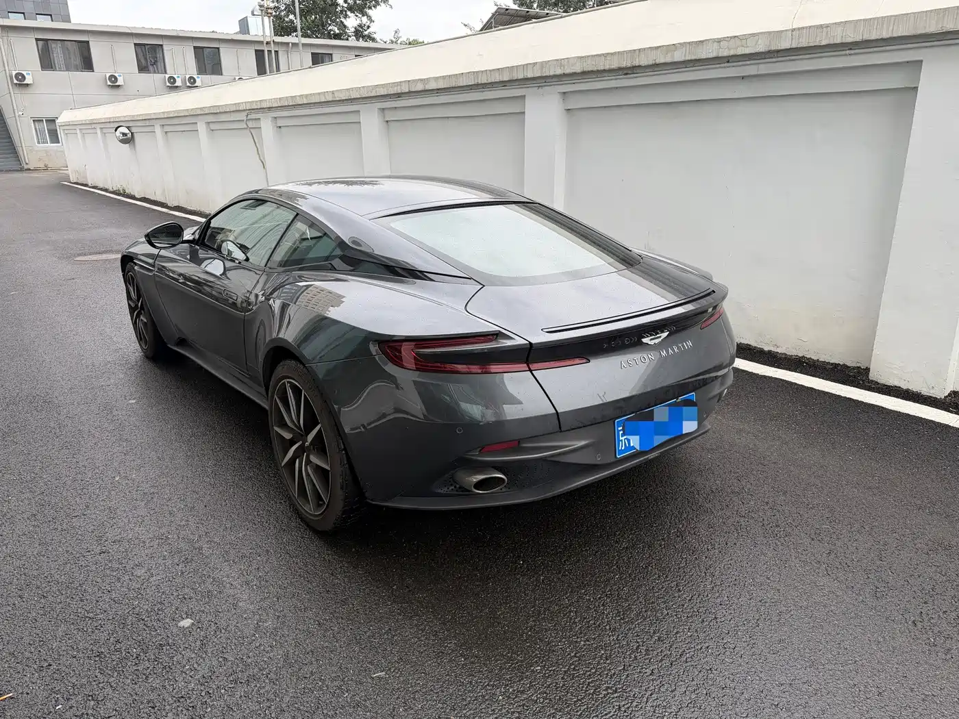 2022 Aston Martin DB11